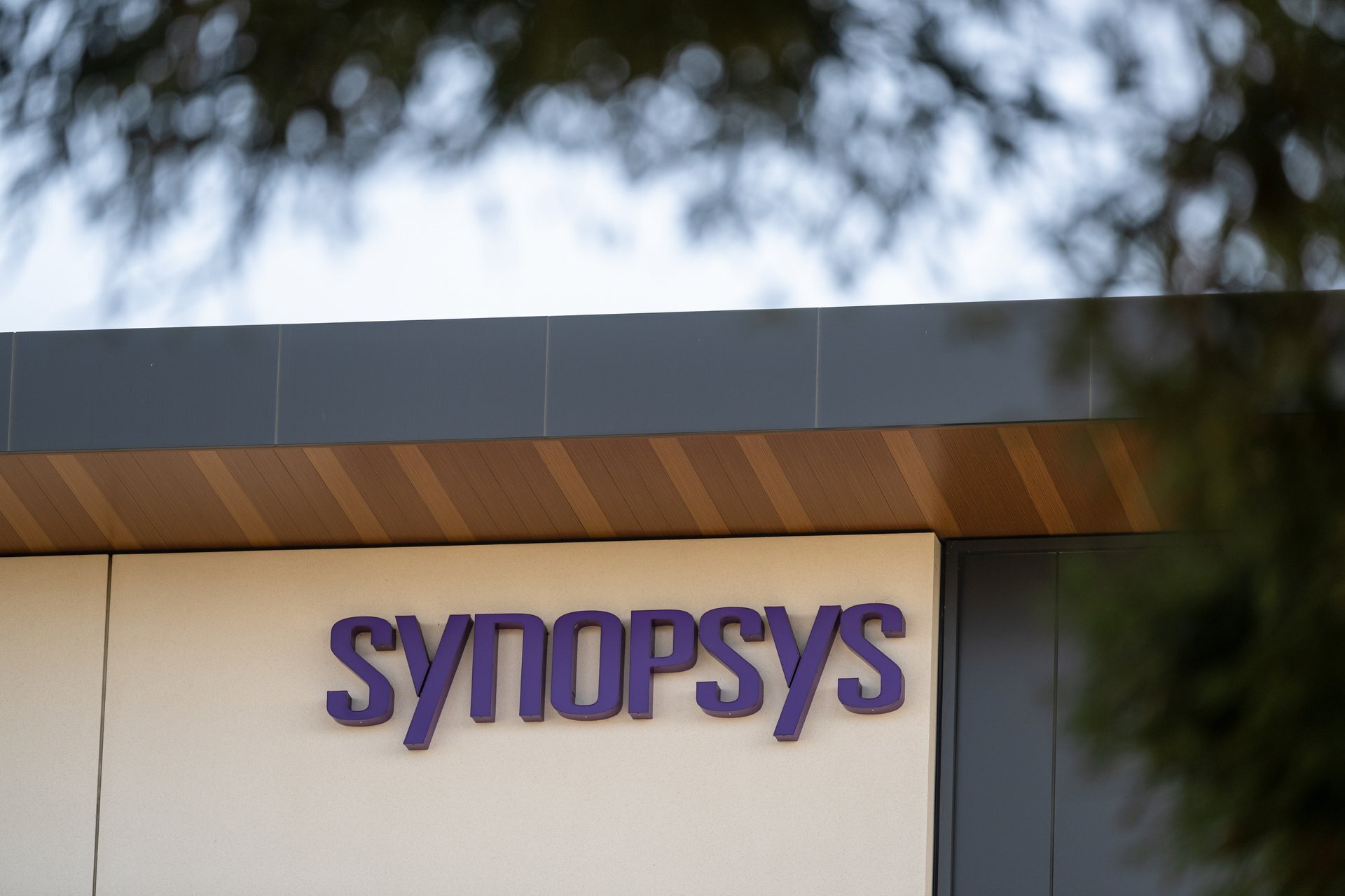 Synopsys posted strong earnings and raised its outlook but its stock slipped anyway