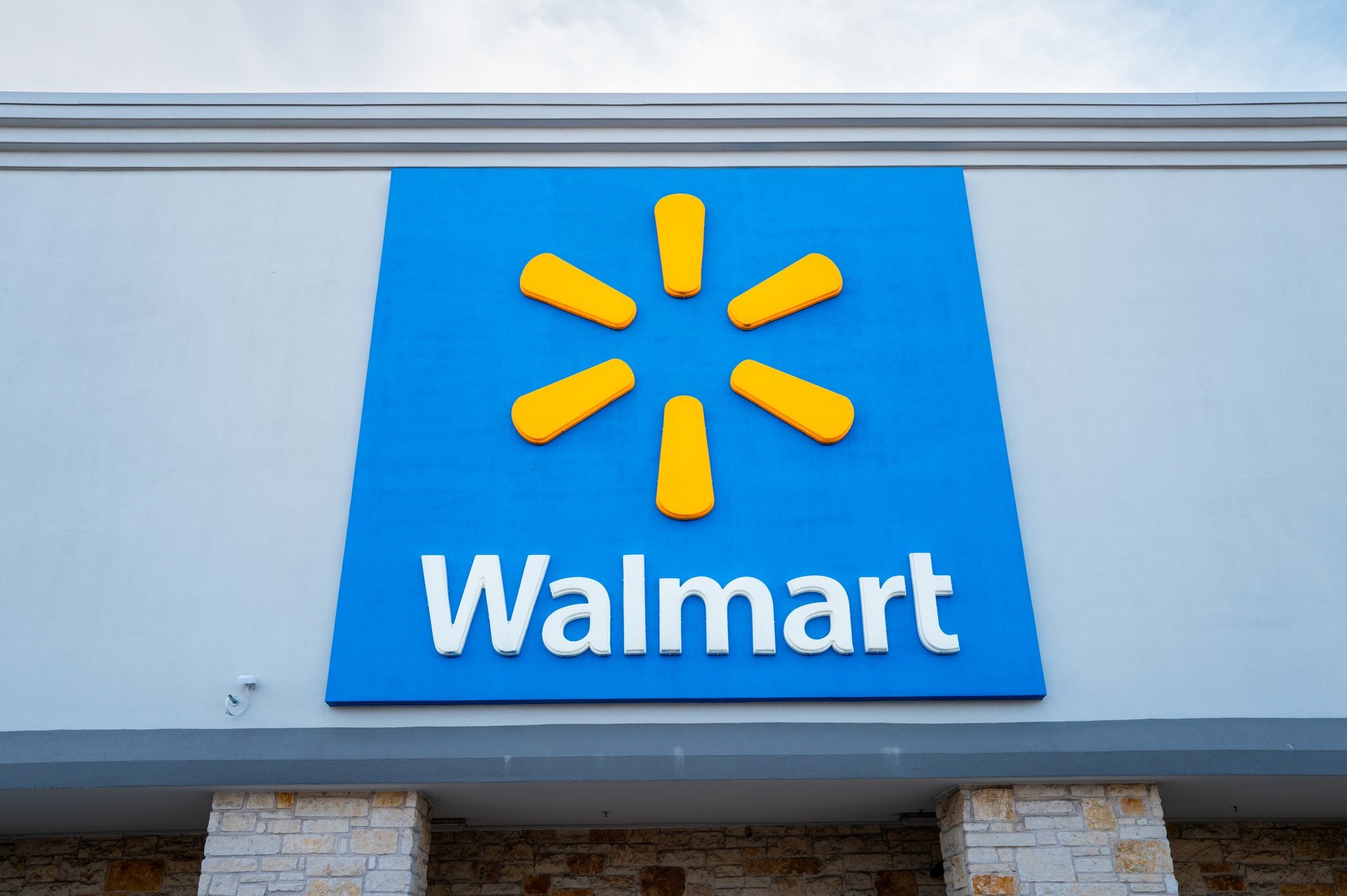 Walmart is finally rolling out Apple Pay and contactless payments to all U.S. stores
