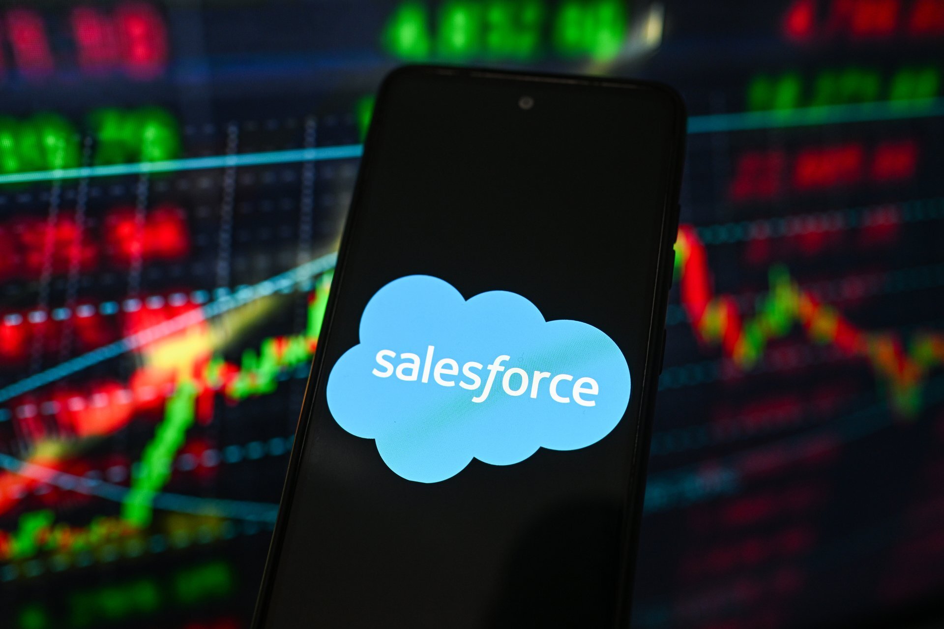 Salesforce raises its full-year revenue forecast as AI subscriptions near $4 billion