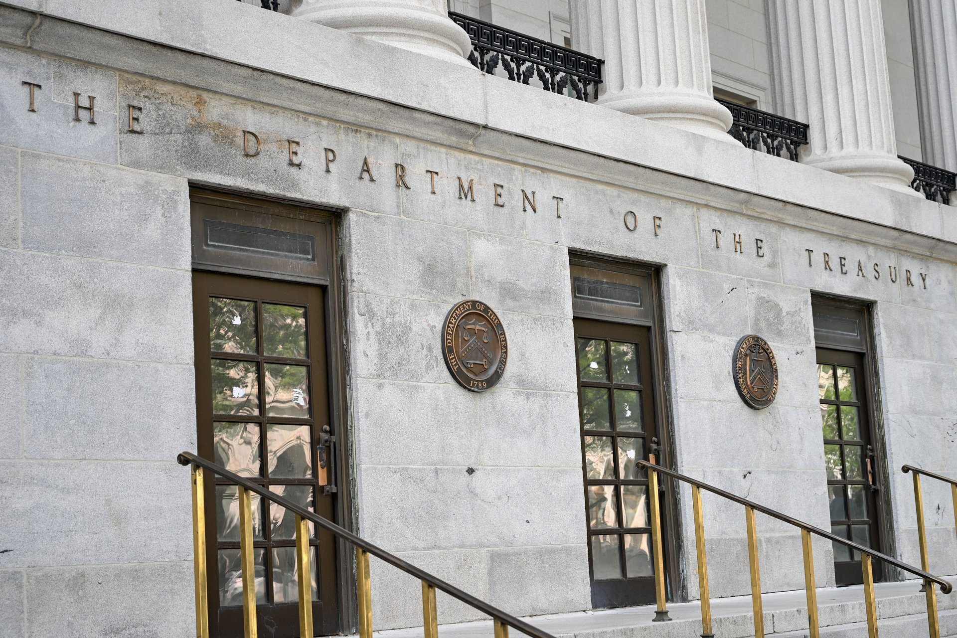 Treasury could tap its near-$1 trillion cash account to fund bond buybacks