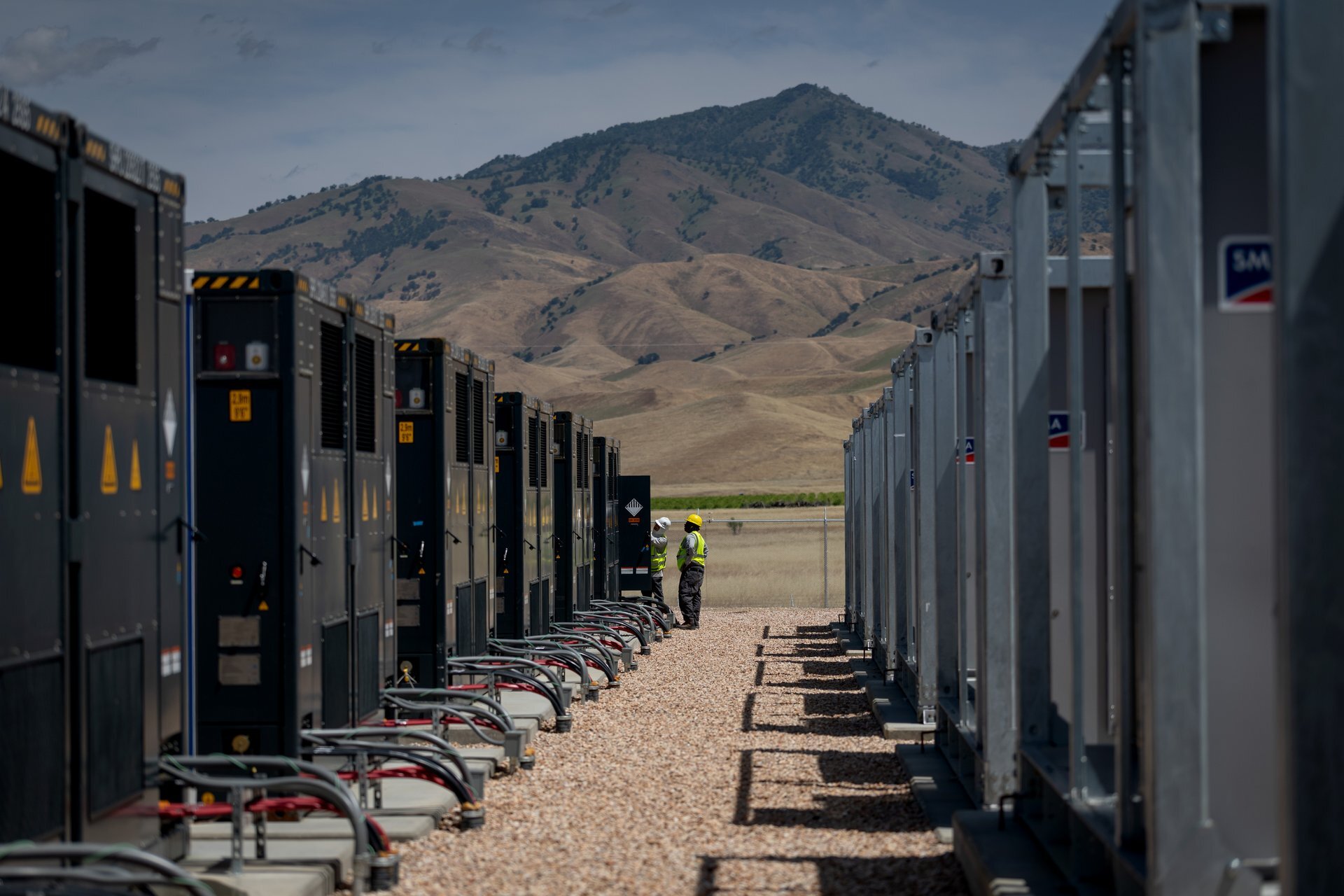 Batteries are quietly driving down evening electricity prices across the U.S.