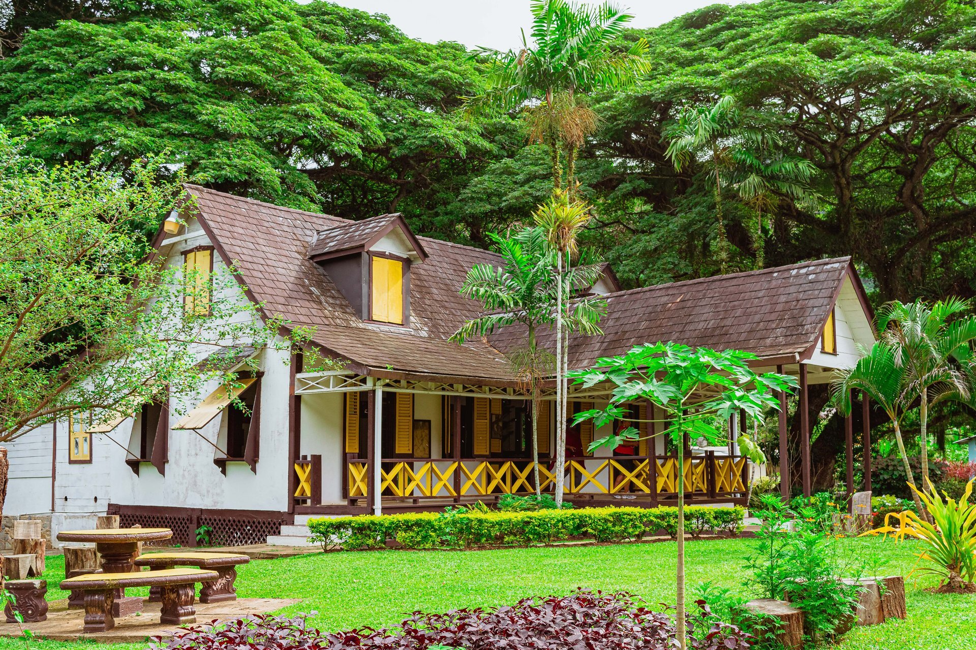 7 architectural traditions that kept buildings cool long before electricity did