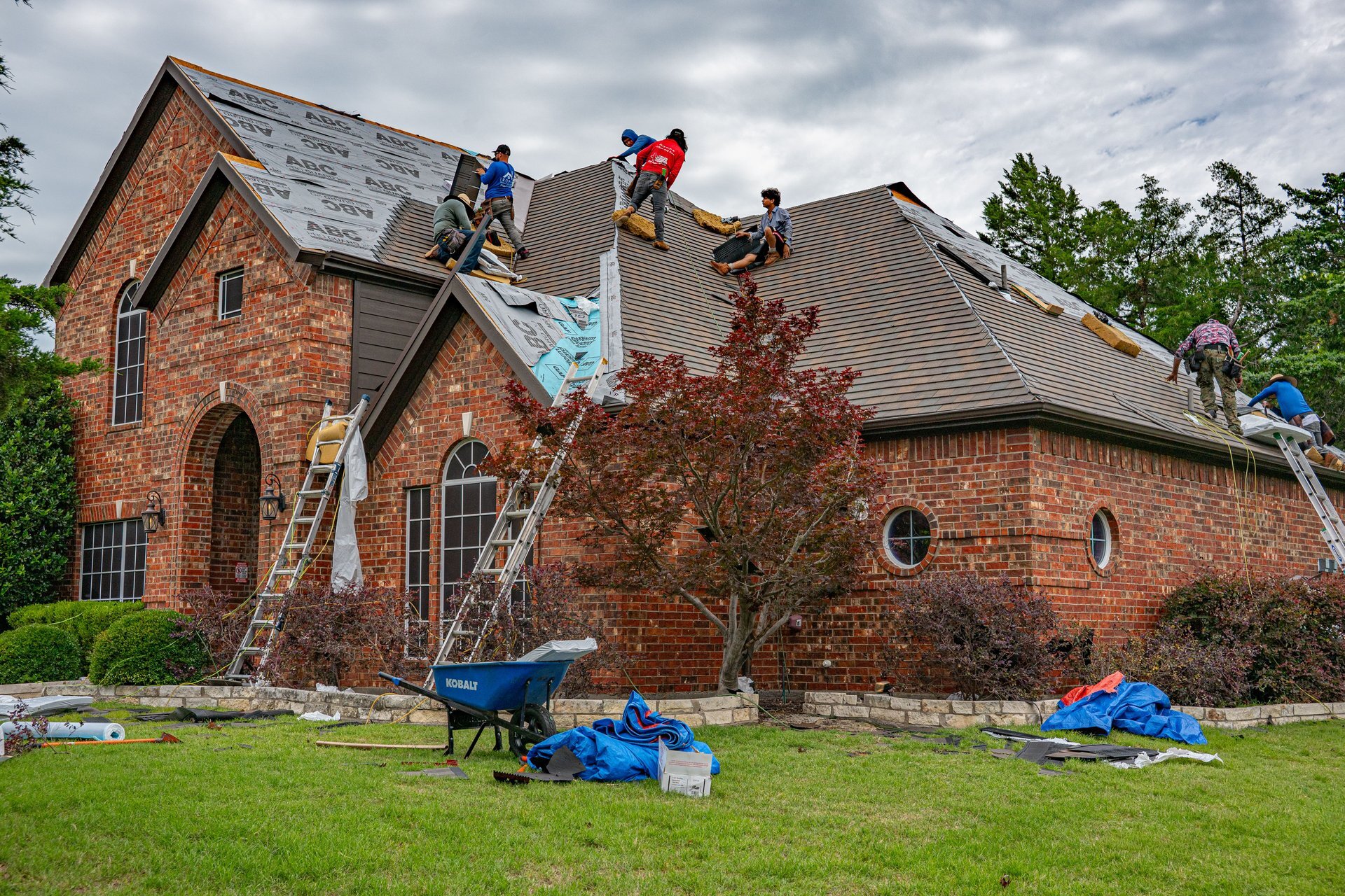 10 signs it's time to replace your roof — and what to do before calling a contractor