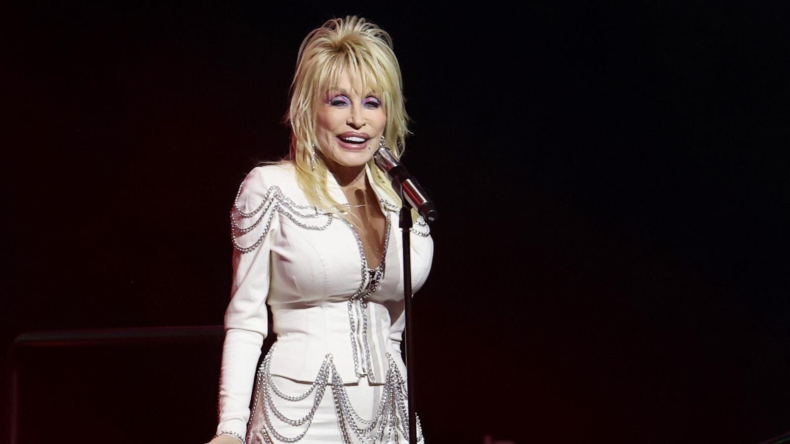 Celebrities, politicians react to death of Dolly Parton