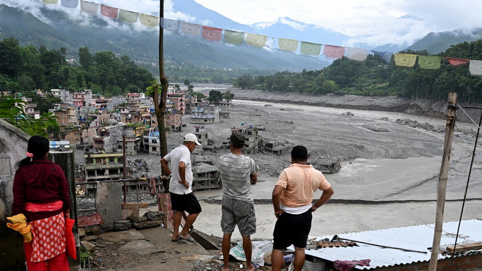 Nepal-Tibet flood death toll surpasses 900, officials say, more than 4,700 missing