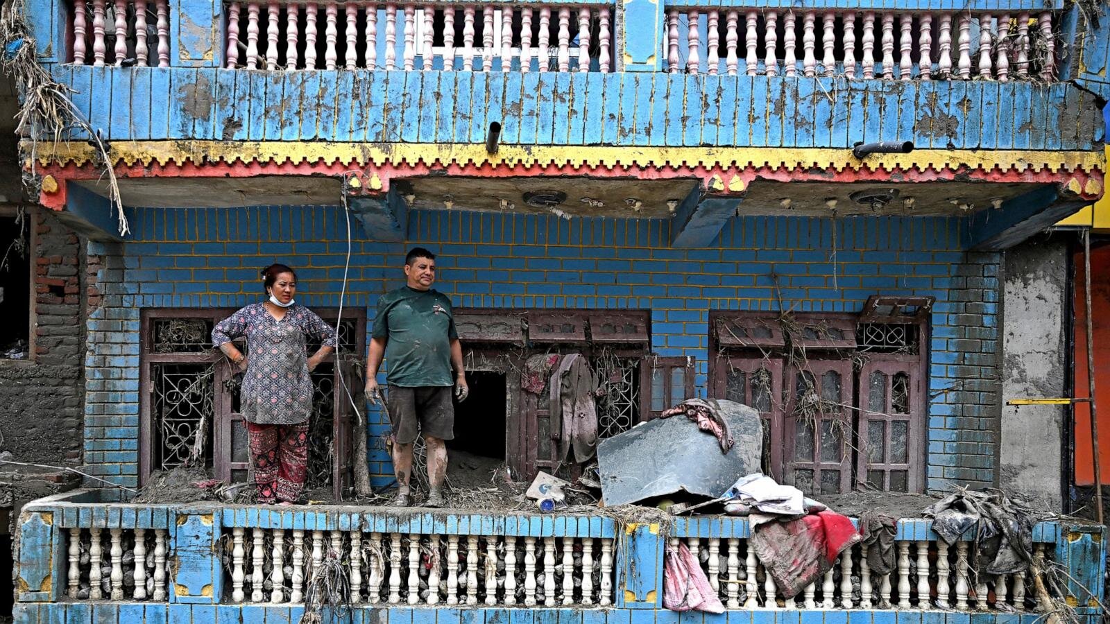 Nepal-Tibet flood death toll surpasses 900, officials say, more than 4,400 missing