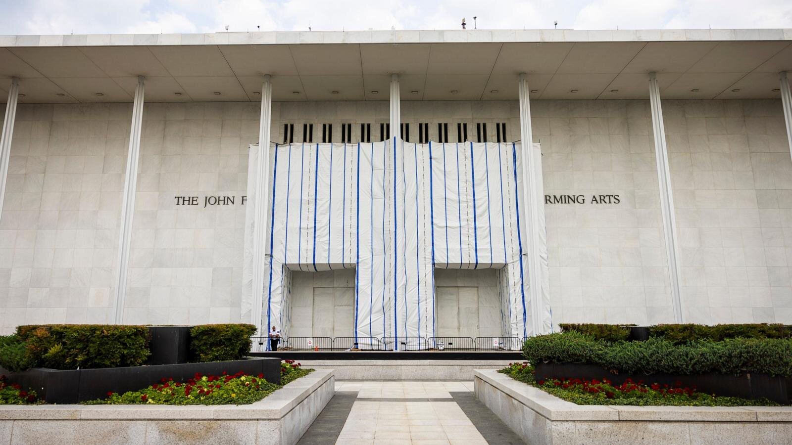 Kennedy Center board votes to close for renovations and add Trump's name: Rep. Beatty