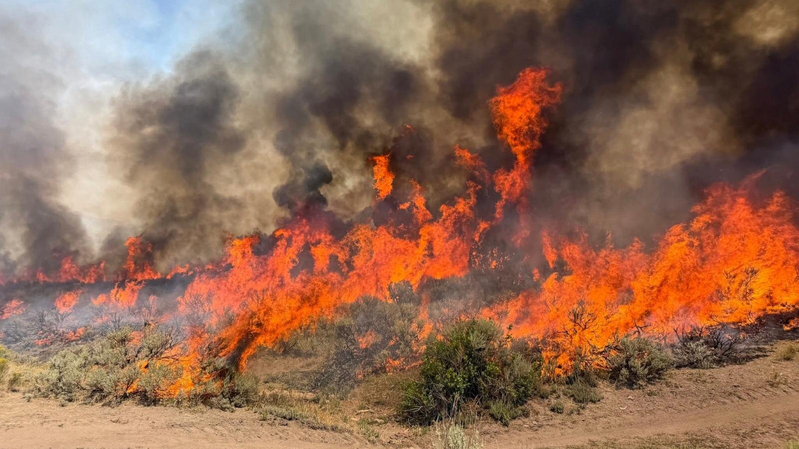 Dangerous wildfire keeps crews from reaching helicopter crash in Utah