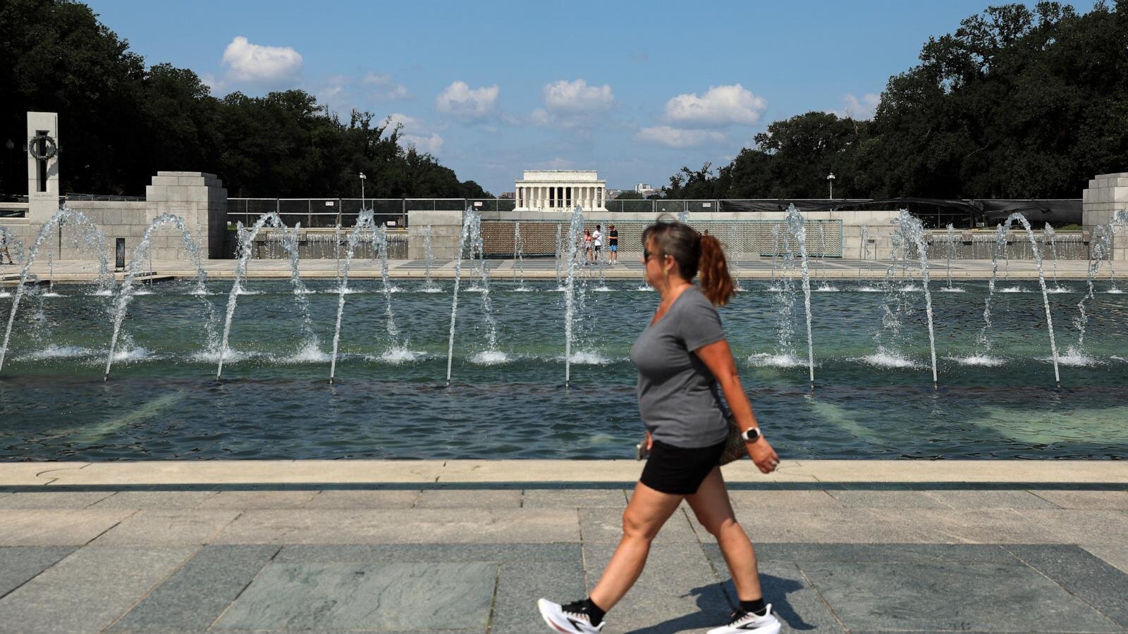 World War II Memorial in DC vandalized with bubbles, graffiti