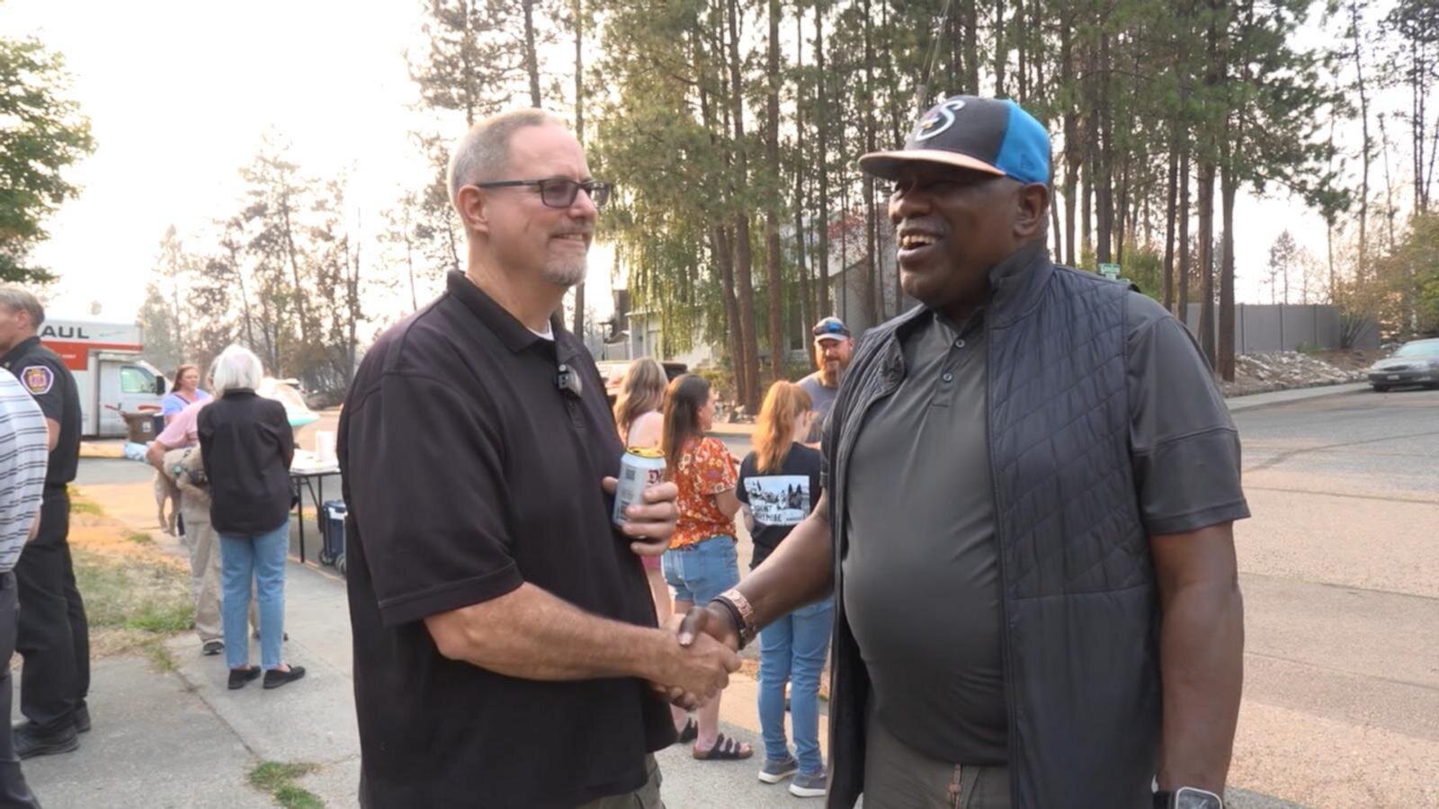 Community comes together to thank firefighters after Washington state wildfires