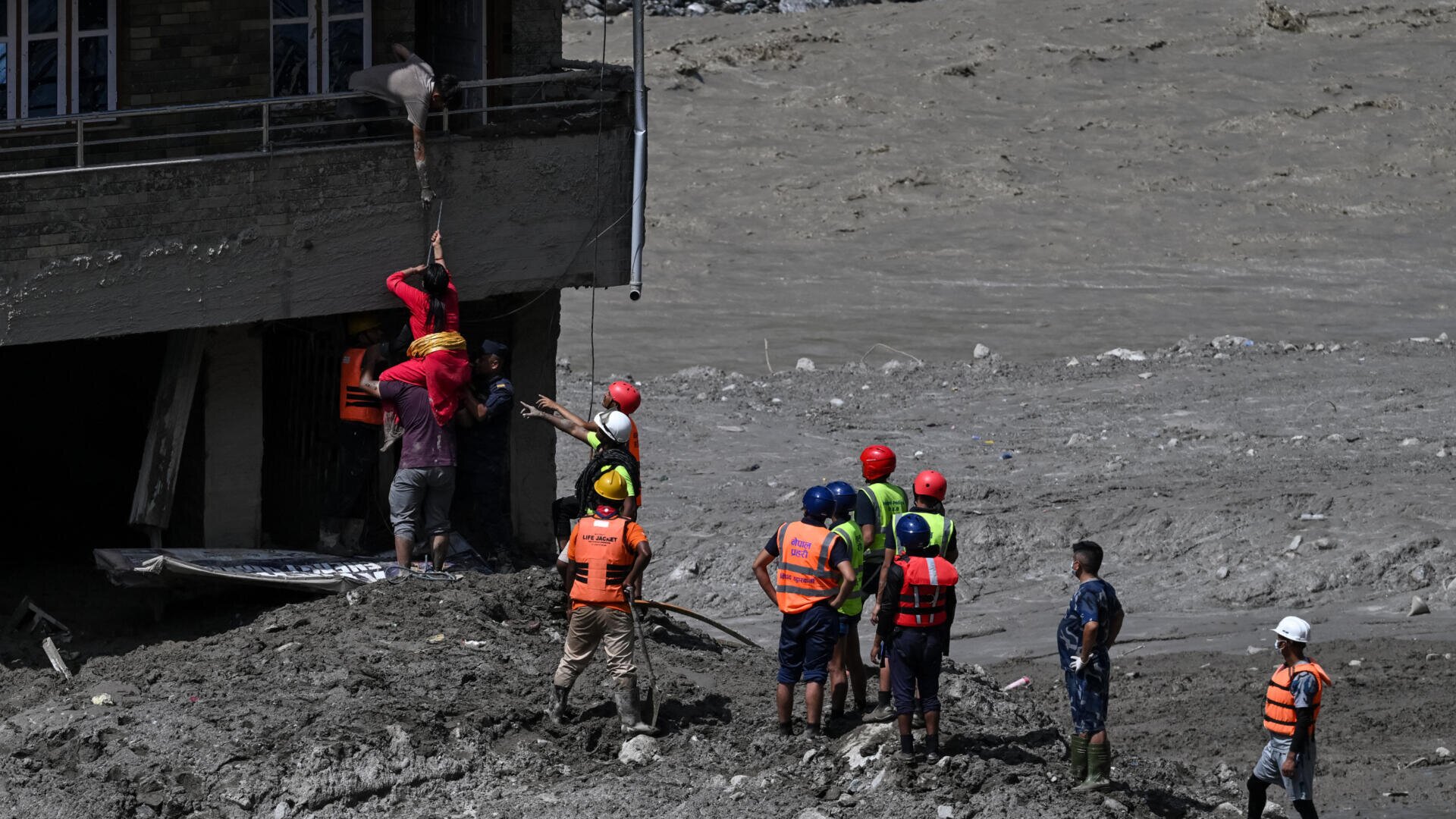 Rescuers grapple with mountain of challenges after the Nepal-Tibet floods