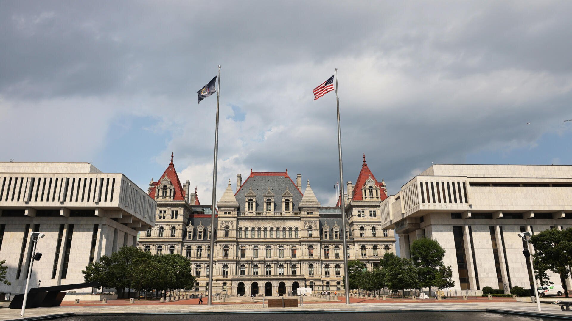 Woman charged with IS-inspired plot to bomb New York State Capitol