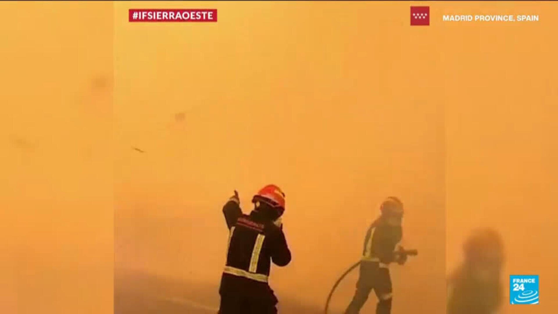 Apocalyptic scenes as firefighters battle raging blaze in Spain
