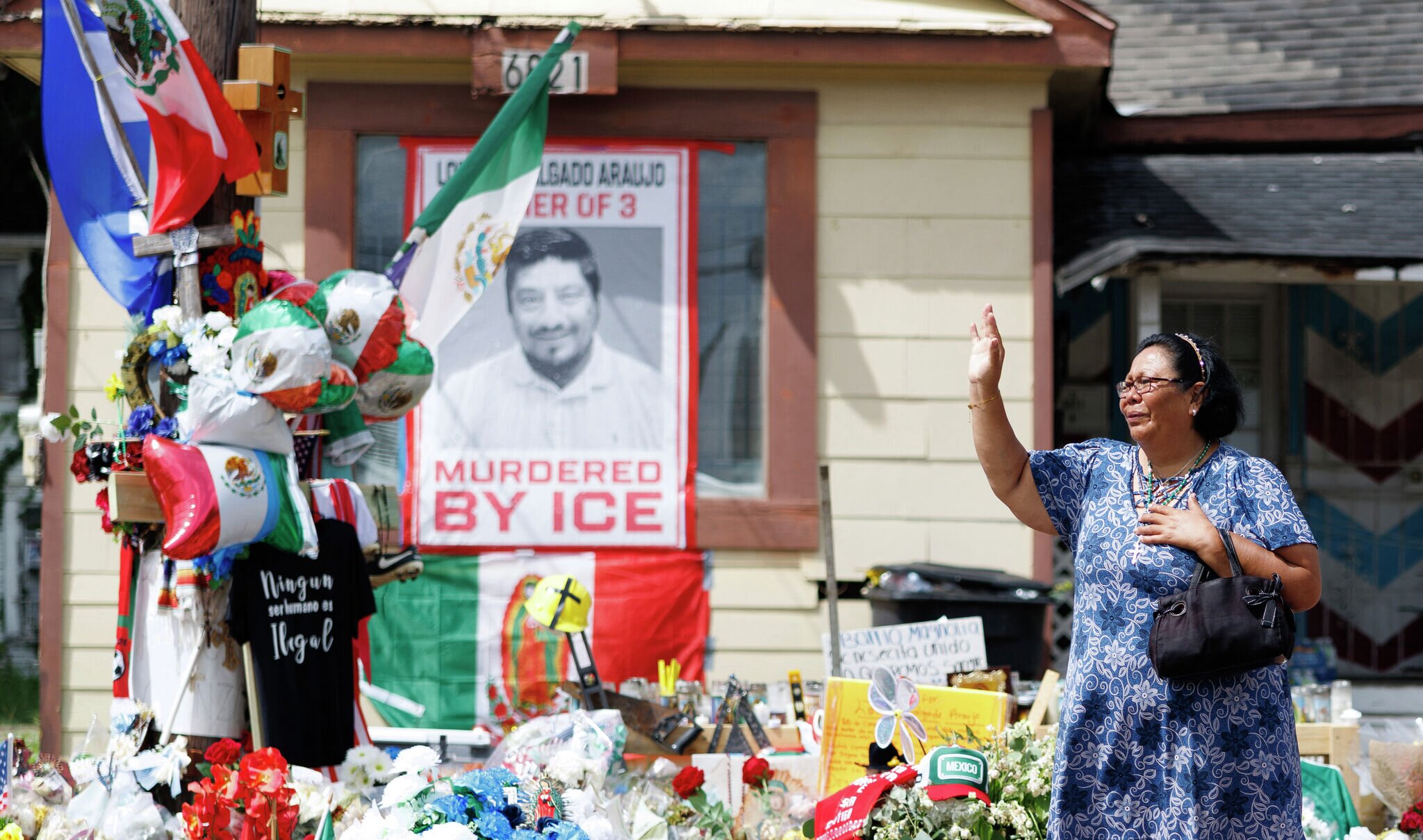Witness in fatal Houston ICE shooting visits memorial after release