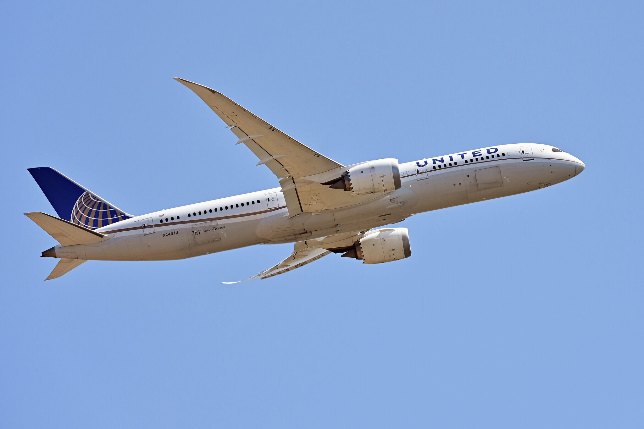 United Airlines brings premium suites with caviar to Houston this fall