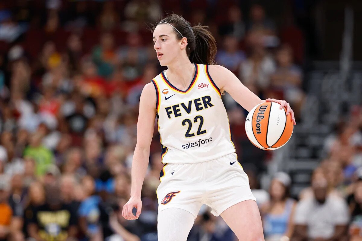 Caitlin Clark defends Fever coach Stephanie White after boos