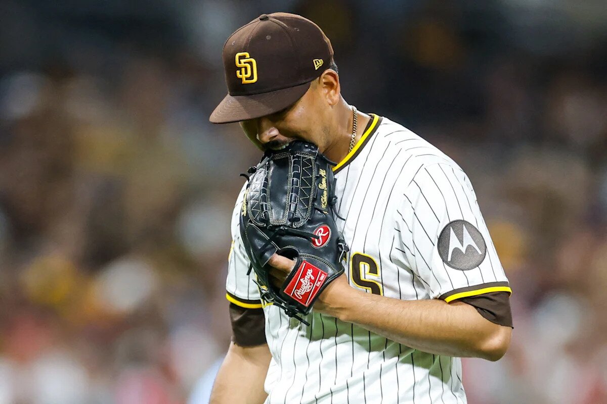 Padres place key reliever on injured list