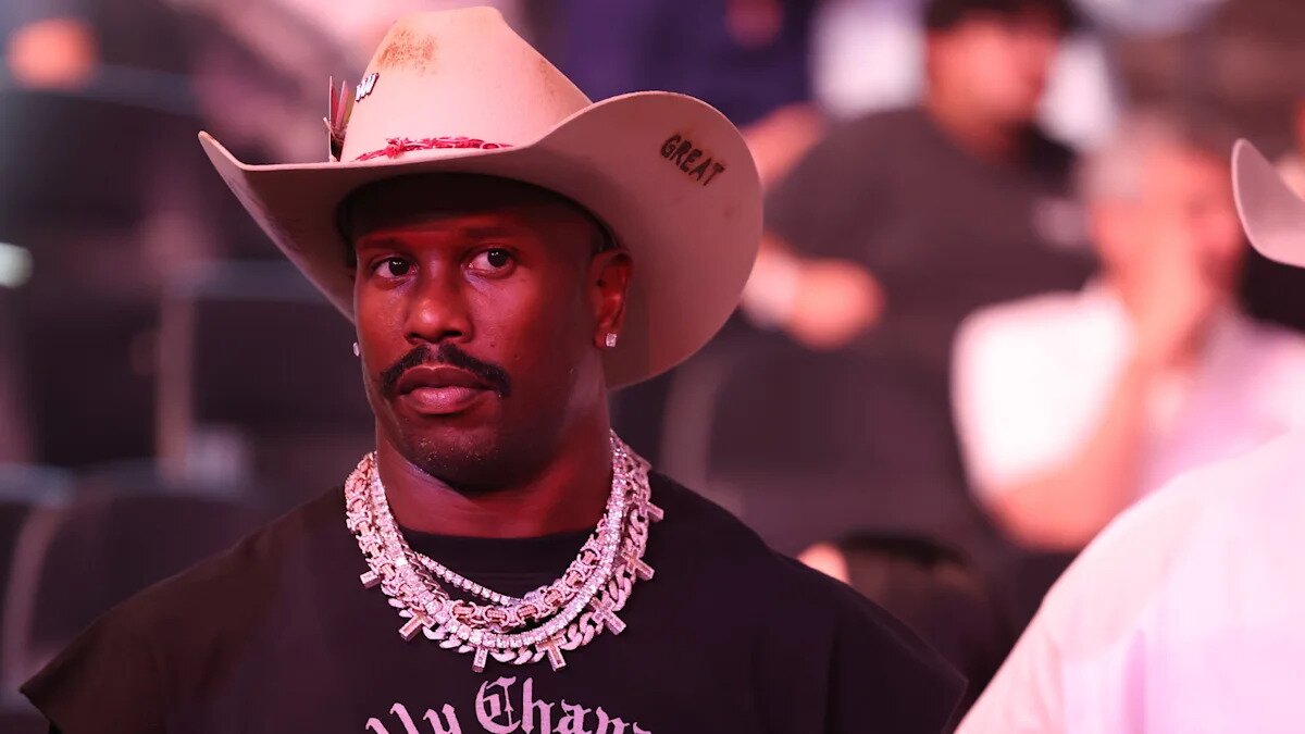 Von Miller calls signing with the Cowboys "a dream within a dream