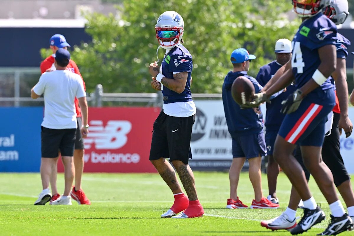 Mike Vrabel sets expectations for Christian Gonzalez's Week 1 status