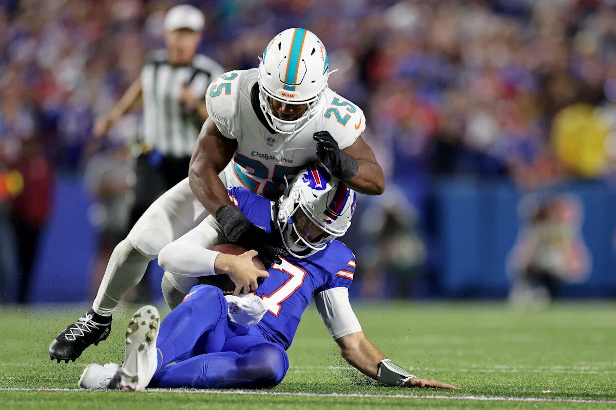 Dolphins surprisingly cut starting LB Sunday morning