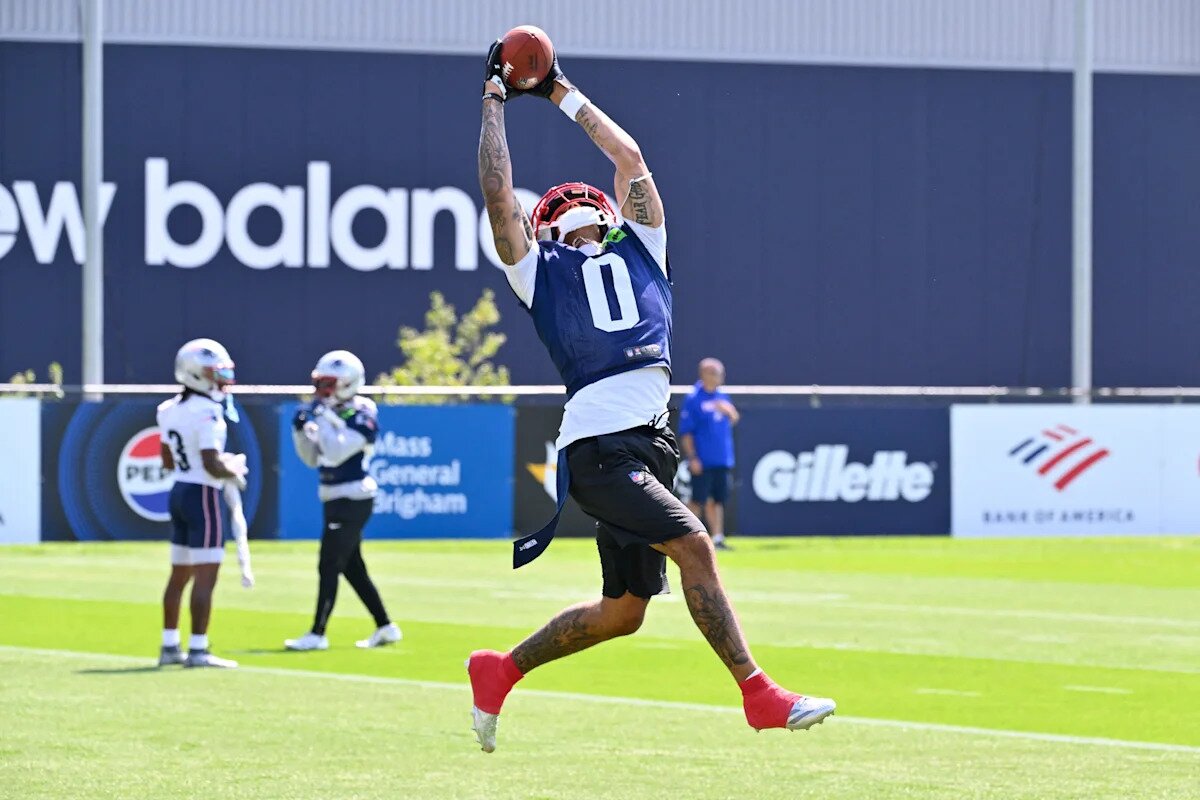 Is Patriots CB Christian Gonzalez playing today?