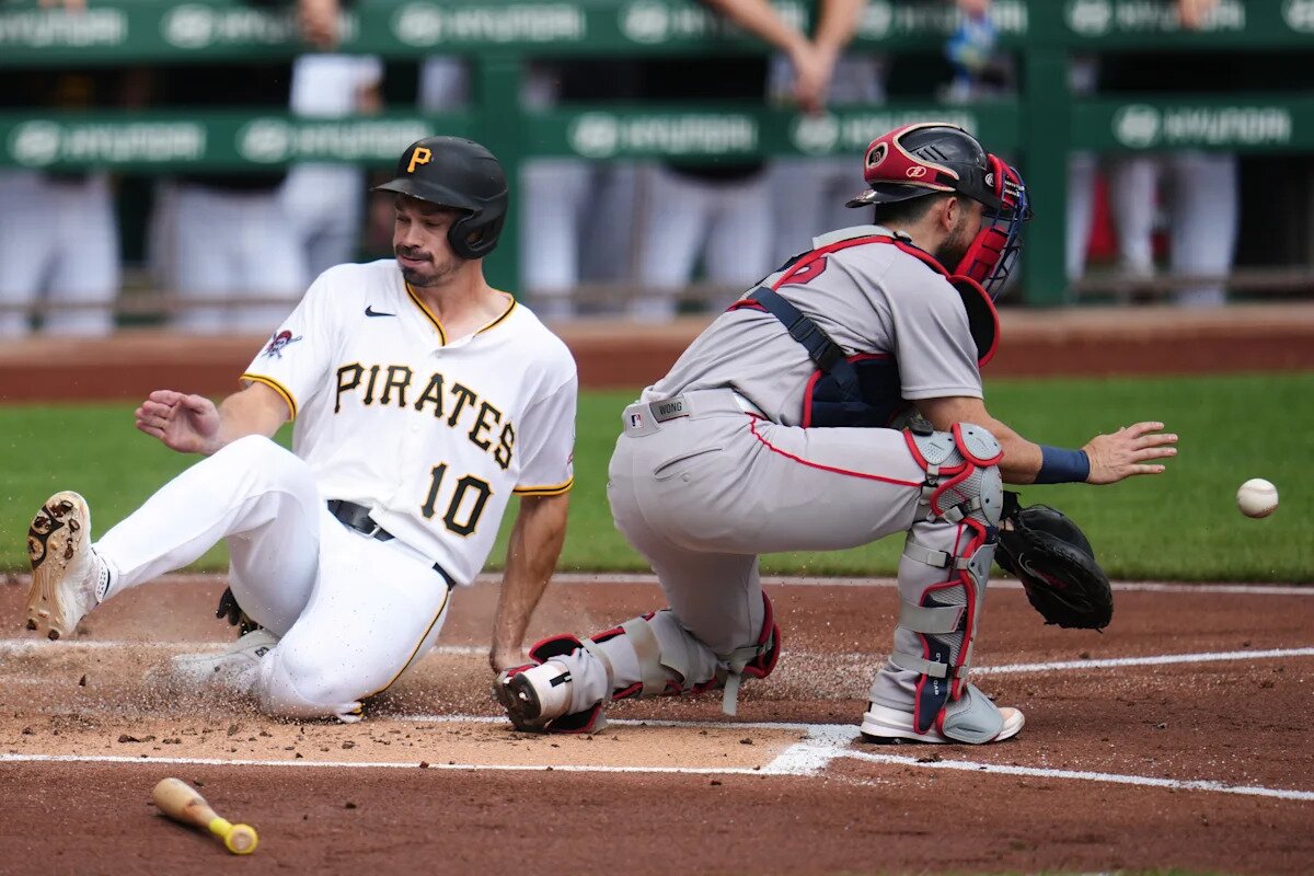 Reynolds, Lowe, and Yorke each drive in 2 runs, Pirates beat Red Sox 8-3 after 2 1/2-hour delay