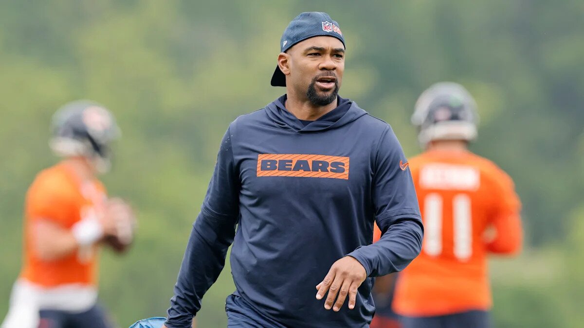 Bears WRs coach Antwaan Randle El called plays in the second half Saturday
