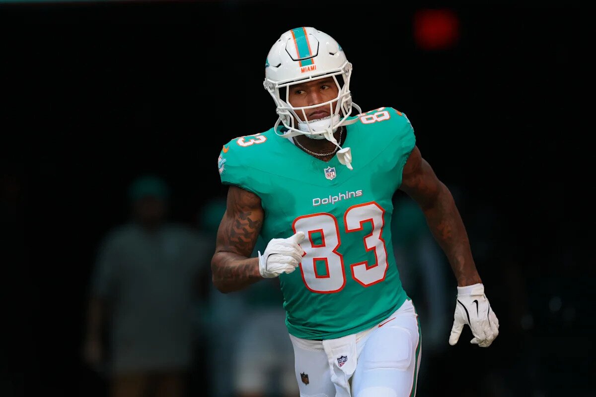 Dolphins free agent signs one-year deal with NFC South team