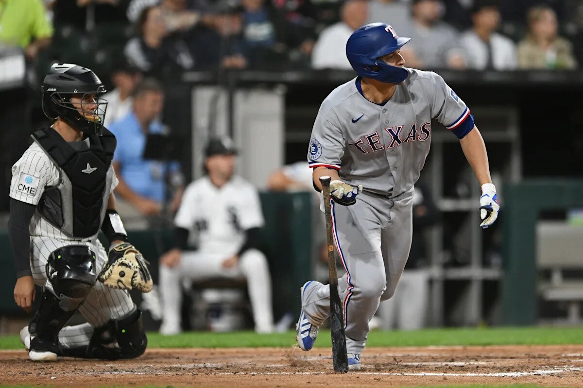 Corey Seager sparks offense as Rangers rout White Sox 11-2 to grab AL West lead