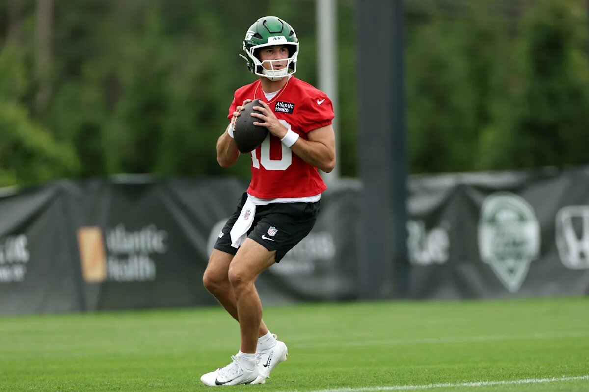 Cade Klubnik is making the Jets' backup quarterback battle interesting