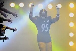 Steelers, DT Keeanu Benton reach deal on massive contract extension