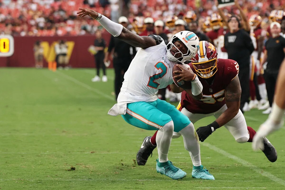 Malik Willis makes strong first impression in Dolphins' debut