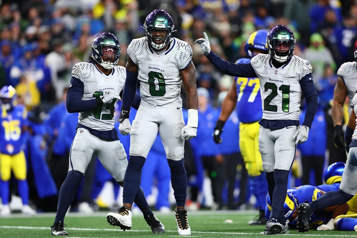Seahawks DE DeMarcus Lawrence announces 2026 will be his last season