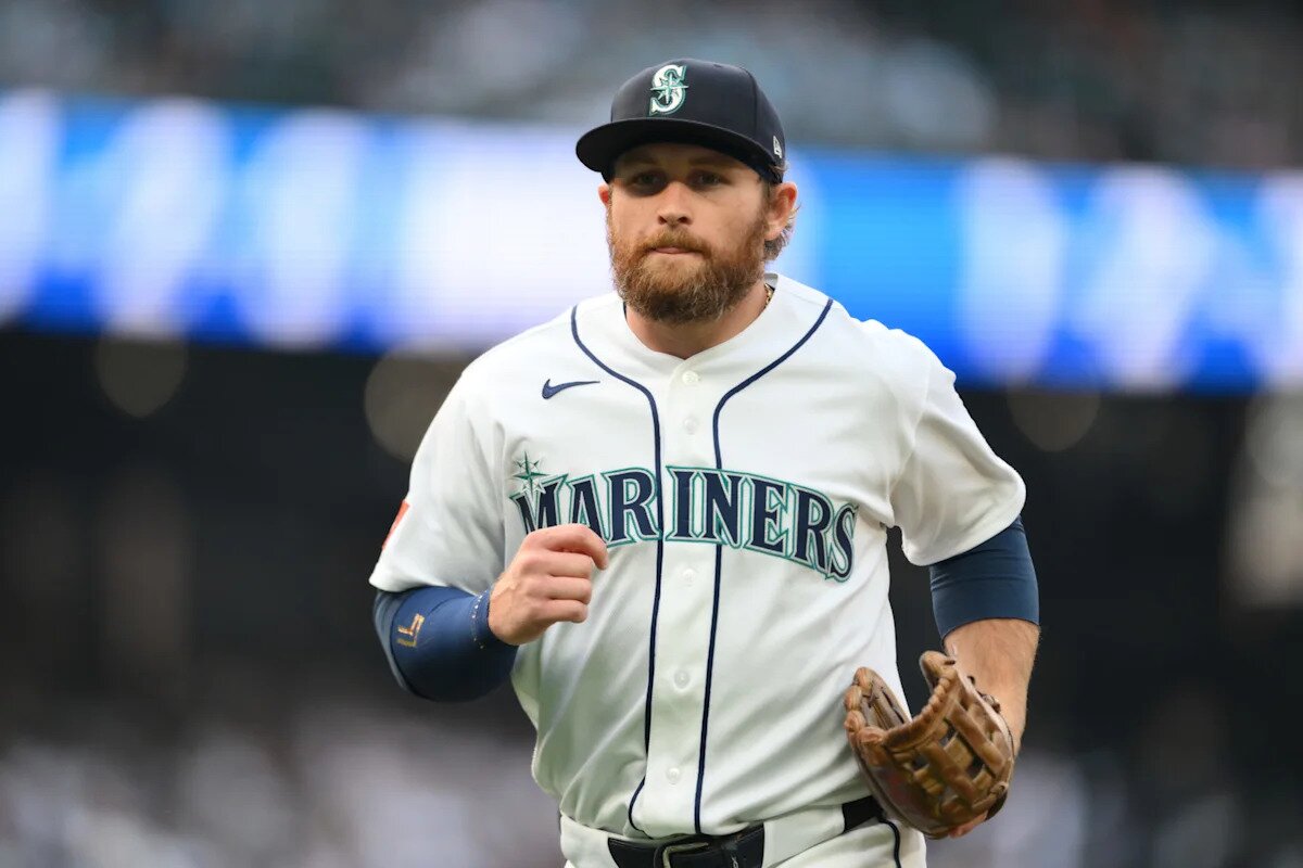 Mariners replace Brendan Donovan after freak accident in batting cages