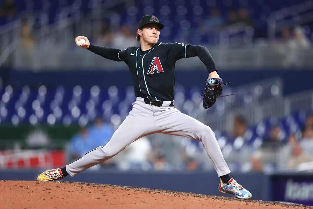 Diamondbacks vs Reds live. Chase fans love Suarez, Littell a DFA victim