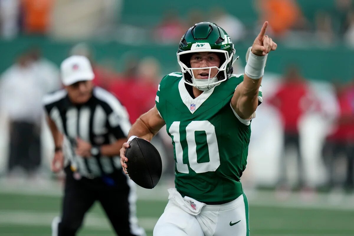 Rookie Cade Klubnik leads 2 scoring drives after Geno Smith is scratched in Jets' 24-16 loss to Bucs