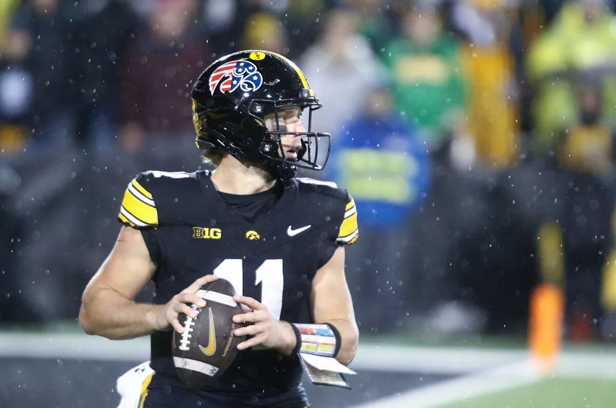 Colts hold tryout for record-setting college quarterback, three receivers