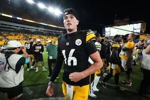 Young QBs lead Steelers to win over Packers