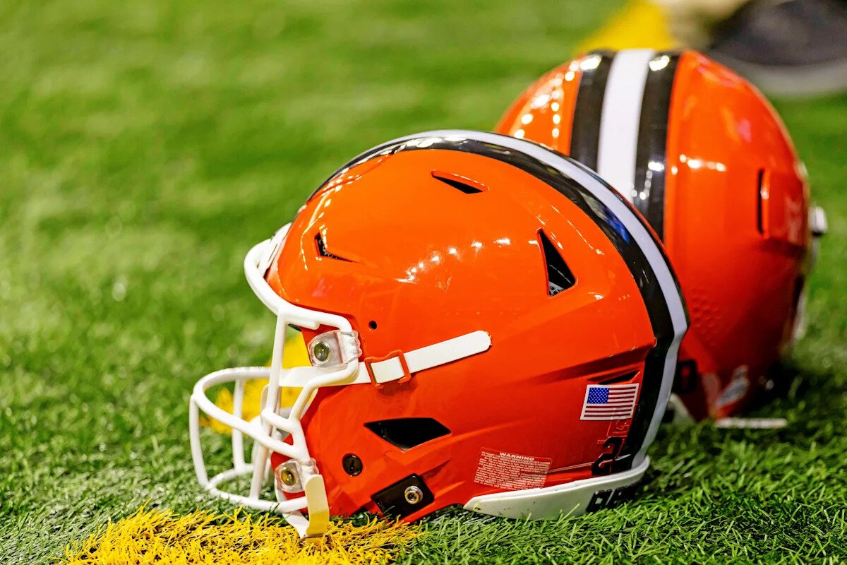 Browns add former first round pick after Alex Wright injury
