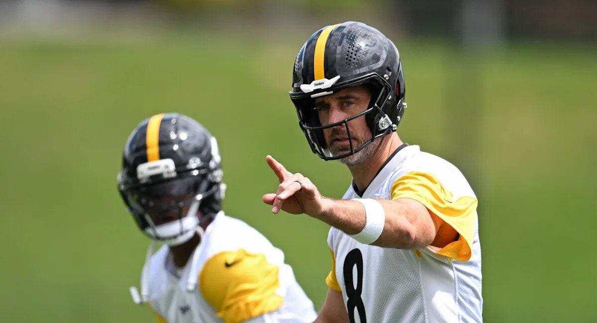 Why isn't Aaron Rodgers playing in preseason game vs. Packers?