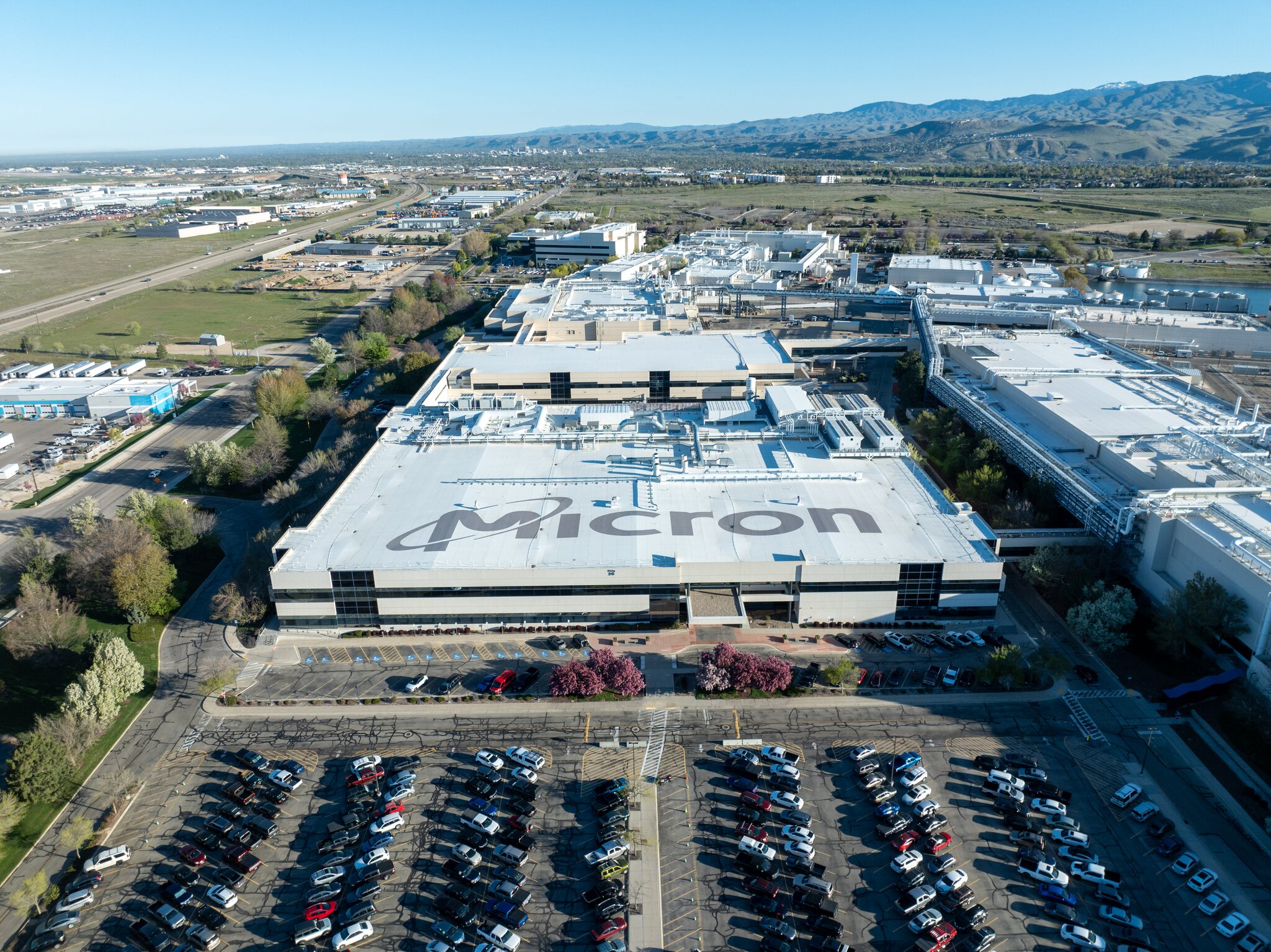 Micron stock heats up again, crossing $1,000