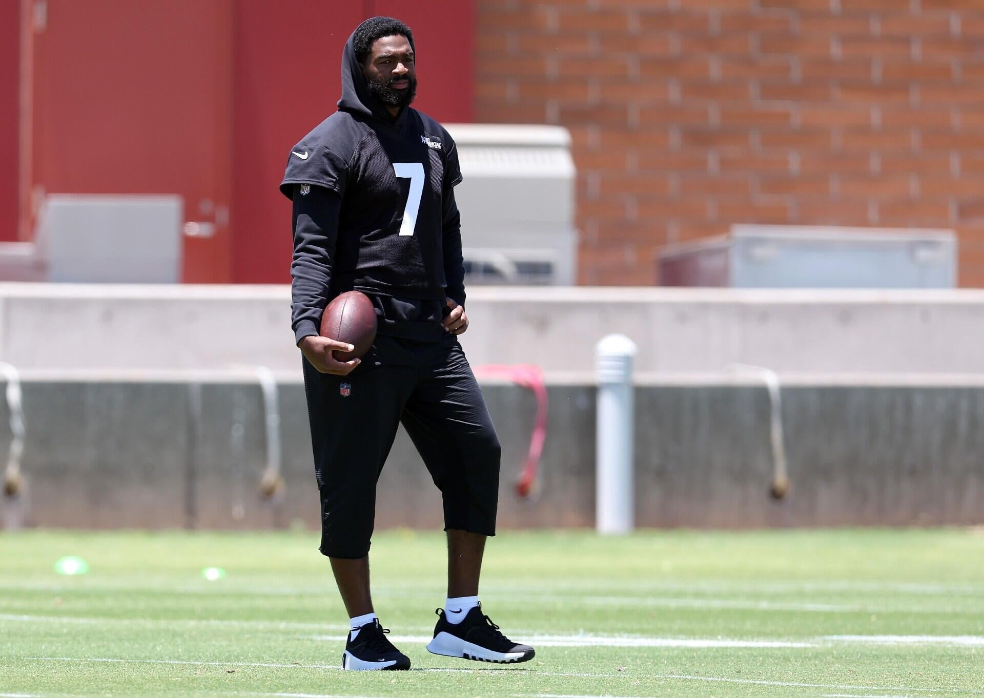 Cardinals, Jacoby Brissett agree to one-year deal for $15.5 million, per report