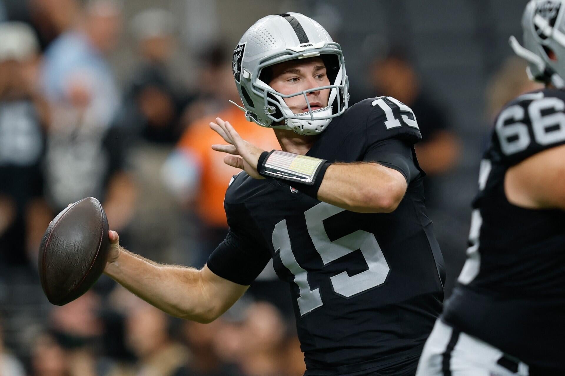 Today's top games to watch, best bets, odds: Texans vs. Raiders, 49ers vs. Chargers, MLB and more