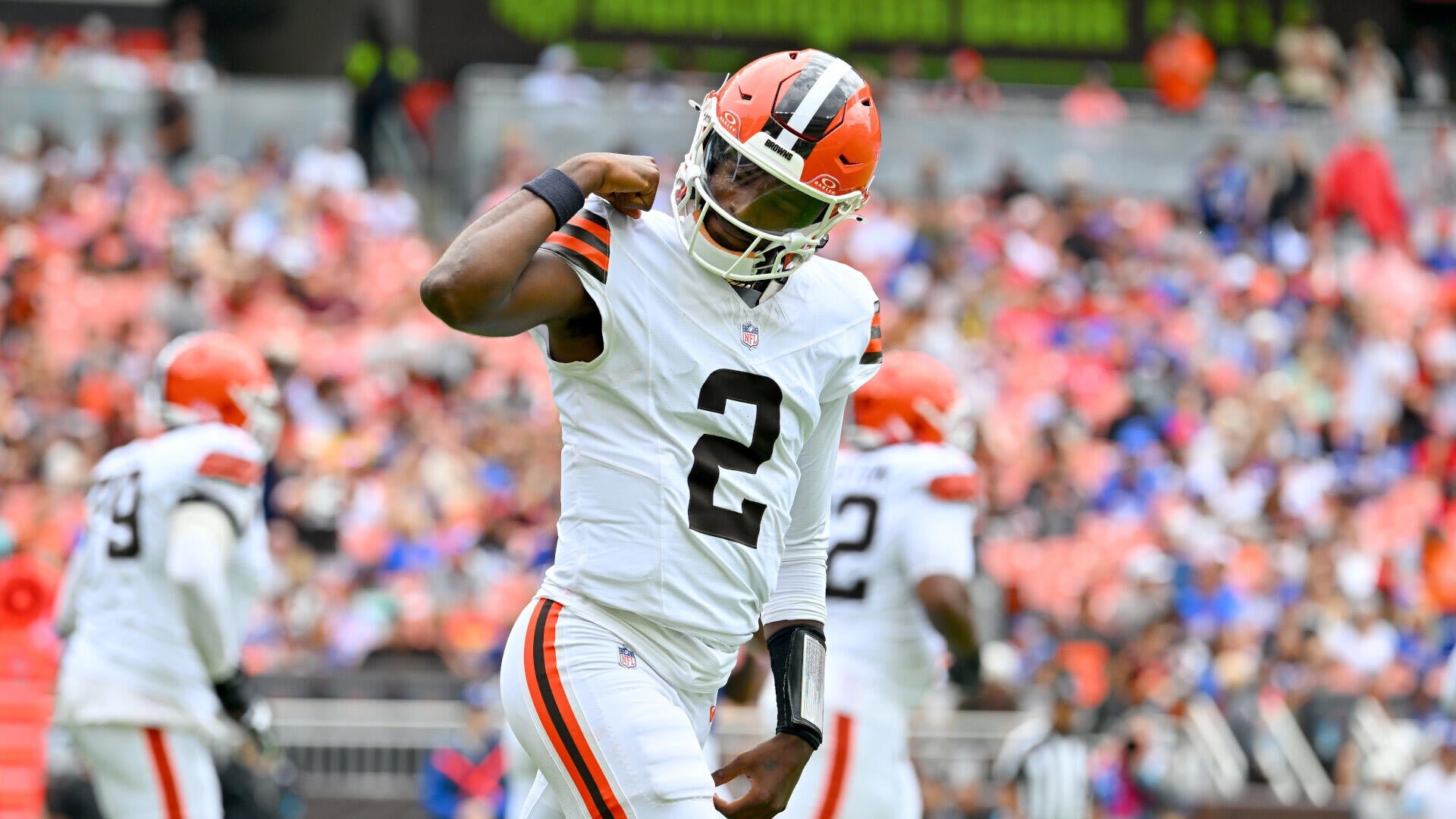 Browns quarterback battle: Shedeur Sanders decent in start, Deshaun Watson struggles, both throw interceptions