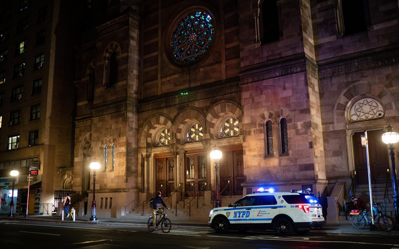 Assailant disrupts Shabbat service at NYC synagogue, attacks congregant
