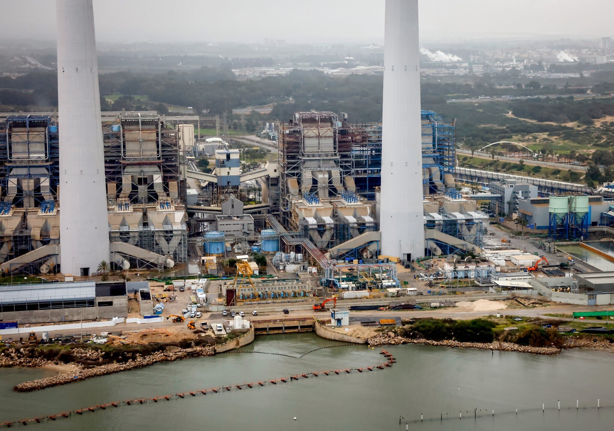 Israel’s global warming emissions down in 2025 but still cost economy $11 billion, ministry finds
