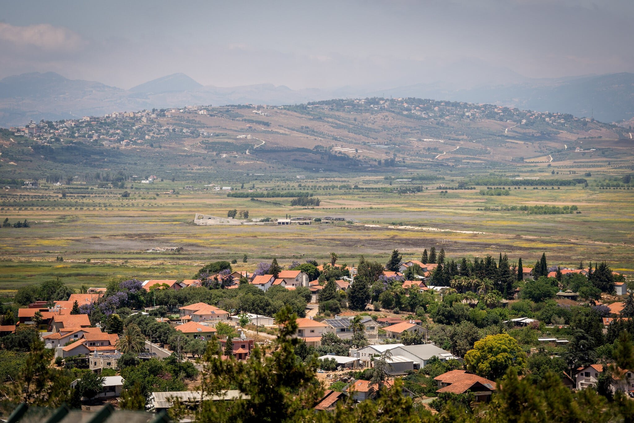 Six foreign workers hurt in explosion of old munition in Metula
