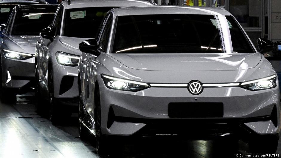 Germany news: Car industry hemorrhaging jobs