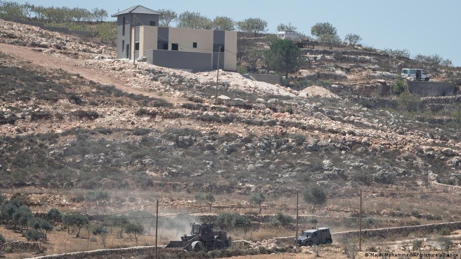 Israeli military moves as settlers besiege 3 West Bank homes