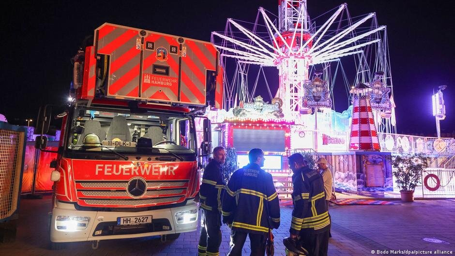 Germany: Carnivalgoers rescued after being trapped on ride